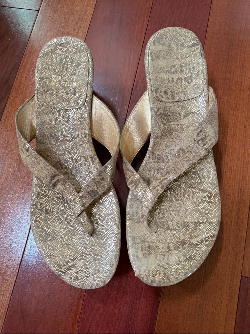 Stuart Weitzman Metallic Gold Patterned Thong platform cork  9 m